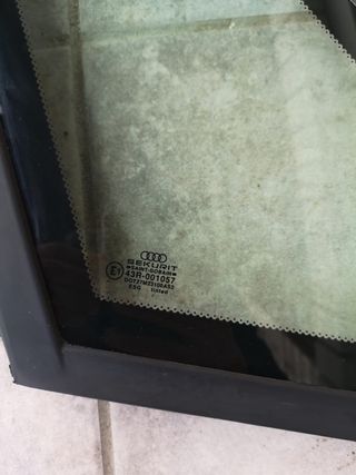 Luna lateral trasera izquierda Audi