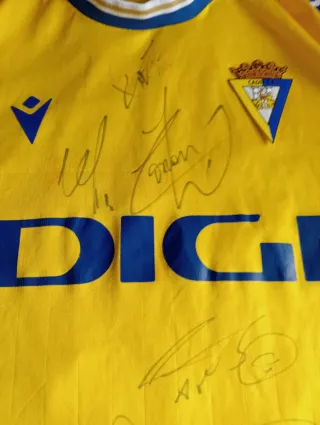 Camiseta Cádiz CF firmada