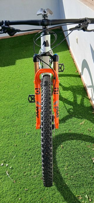 MMR Rakish Carbono 29'' MTB, horquilla FOX Kashima