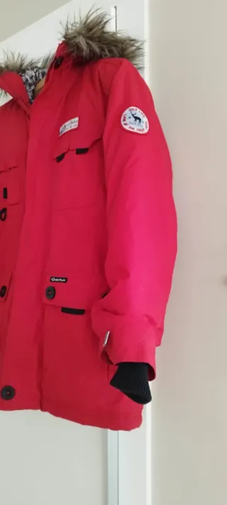 Abrigo Quechua Rojo Talla 38 o niños 13/14.