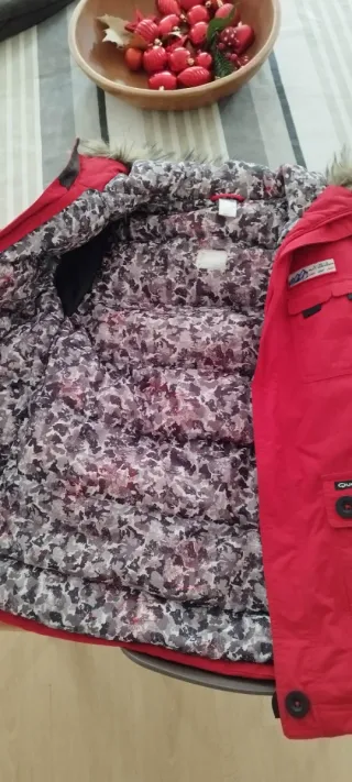 Abrigo Quechua Rojo Talla 38 o niños 13/14.