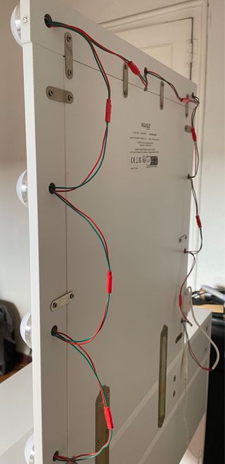 Tocador blanco con luces LED y espejo