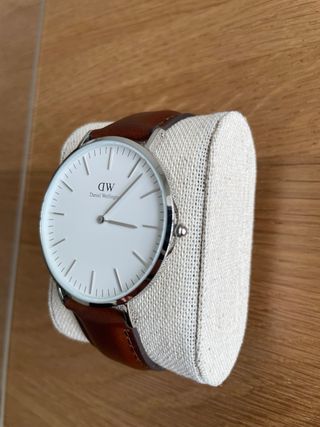 Reloj Daniel Wellington con 3 correas