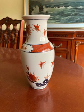 Jarrón de porcelana china esmaltada decorado