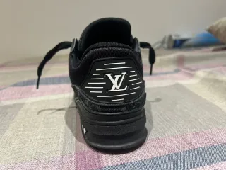 Sneakers Louis Vuitton nere