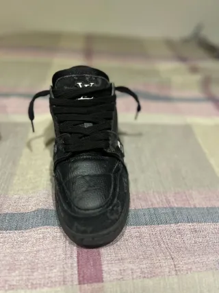 Sneakers Louis Vuitton nere