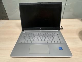 Computer portatile HP Stream 14s-dq0024ns Celeron da 4 GB e 128 GB