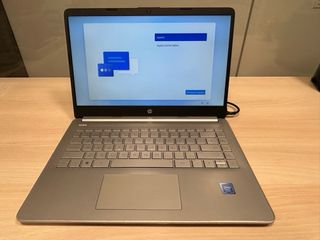 Computer portatile HP Stream 14s-dq0024ns Celeron da 4 GB e 128 GB