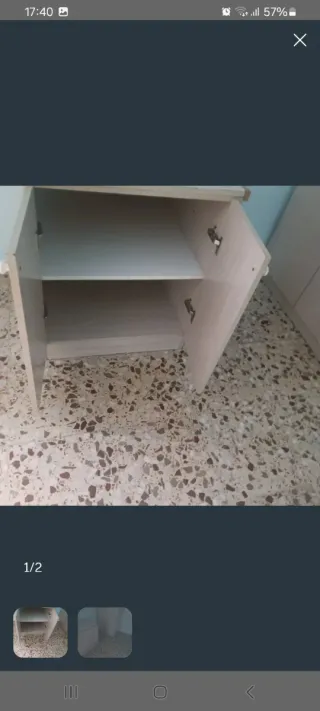 Mueble auxiliar de madera beige