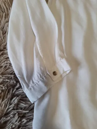 Blusa blanca con lazo