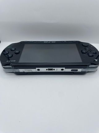 Sony PSP 1004 Nera + Gioco Ratatouille UMD