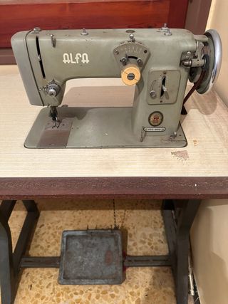 Máquina de coser Alfa vintage eléctrica