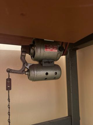 Máquina de coser Alfa vintage eléctrica