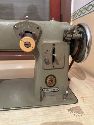 Máquina de coser Alfa vintage eléctrica