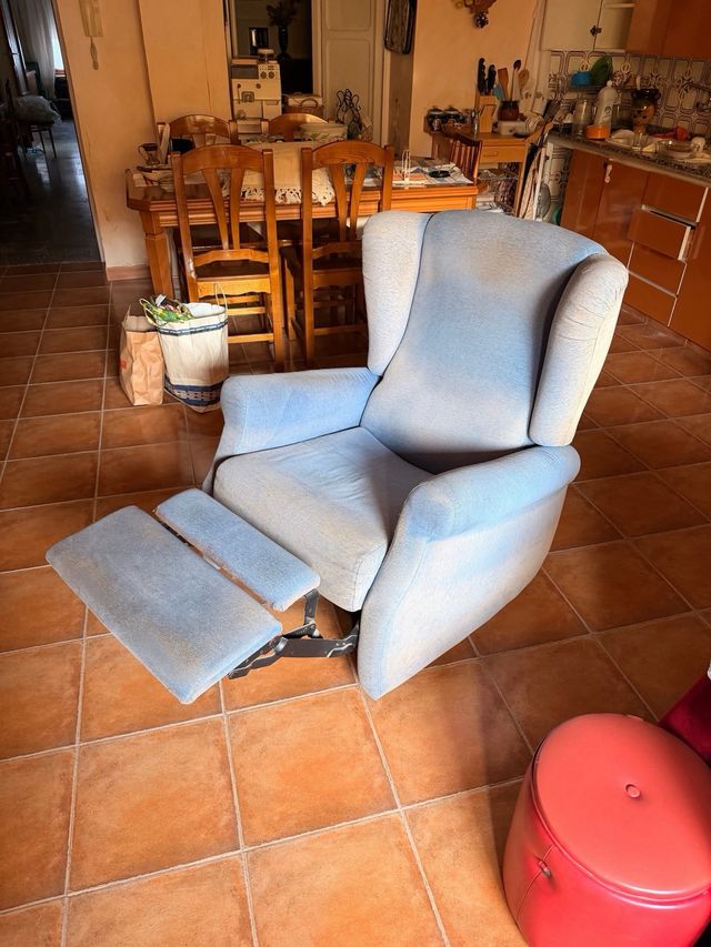 Sillón reclinable azul