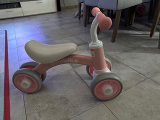 Bicicleta correpasillos infantil rosa