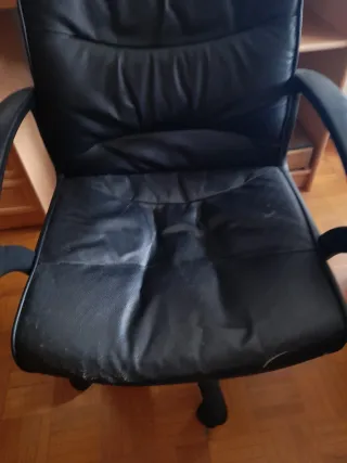 Silla de oficina ergonómica negra