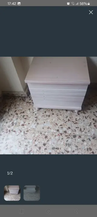 Mesita de noche de madera beige