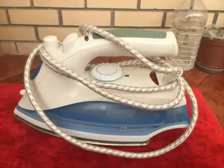 Plancha de vapor Nevir NVR-3536P