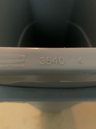 5 Cubos Basura Comerciales Rubbermaid