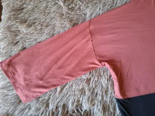 Blusa bicolor rosa empolvado negro