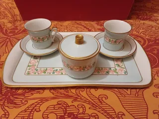 Servizio da caffè in porcellana con vasoio