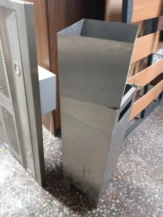 Campana extrac de isla,tiene polvo está nueva