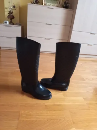 Botas de agua negras acolchadas