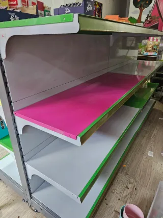 Estantería metálica grande. Isla. Me costó 600e