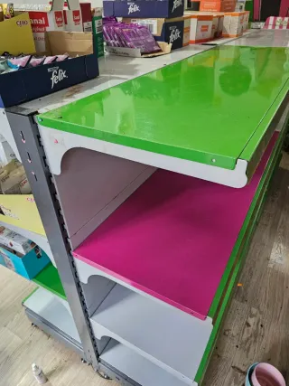 Estantería metálica grande. Isla. Me costó 600e