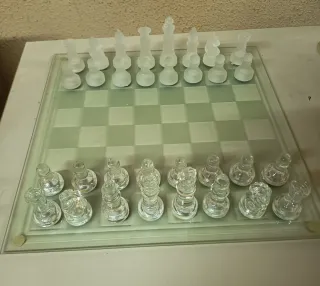 Ajedrez de cristal: tablero y figuras