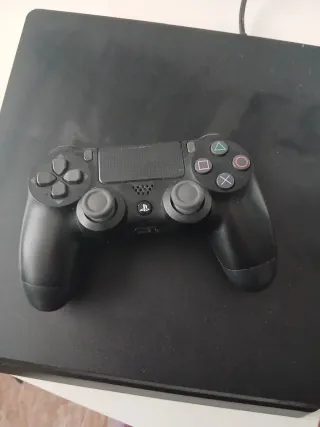 PS4 (PlayStation 4) Negra + Mando