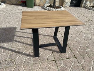 Mesa de Madera y hierro de alto 85 de larga 90x64