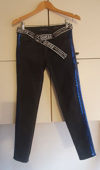 Lote de 3 Pantalones, varias marcas como Guess.