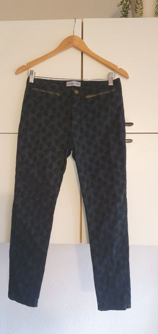 Lote de 3 Pantalones, varias marcas como Guess.