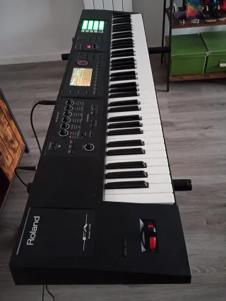 Roland FA07 76 Teclas Sintetizador
