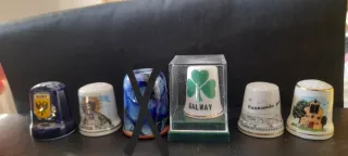 Colección de dedales de porcelana