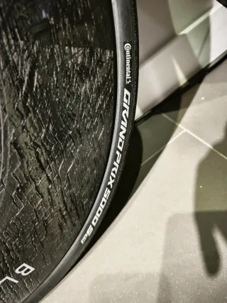 Ruedas de Bicicleta Black Inc. Carbono