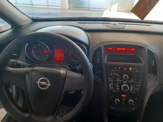 Opel Astra 2012