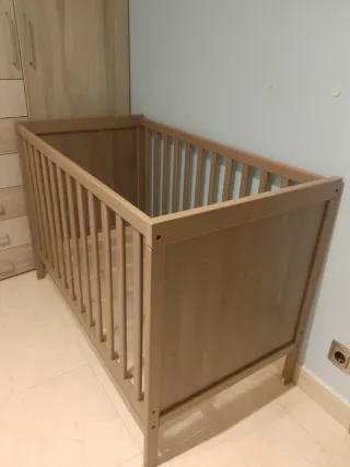 Cuna de madera