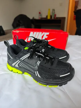 Zapatillas Nike Vomero 5 (Nuevas)