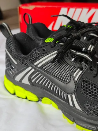 Zapatillas Nike Vomero 5 (Nuevas)