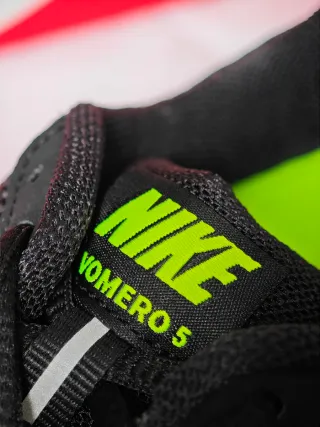 Zapatillas Nike Vomero 5 (Nuevas)