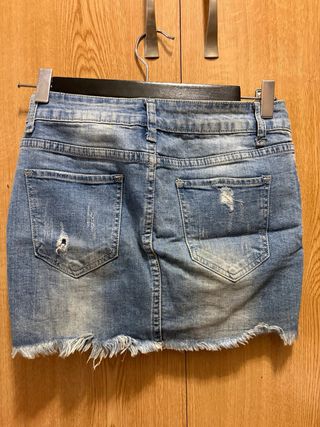 Falda vaquera desgastada talla M