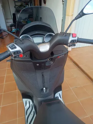 Piaggio MP3 300 HPE sport 3 Ruedas