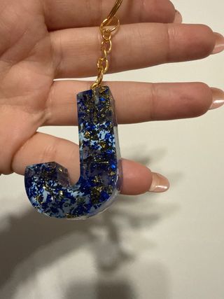 Llaveros de resina personalizados.