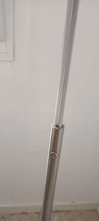 Lámpara de pie LED moderna