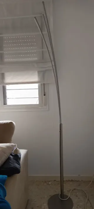 Lámpara de pie LED moderna