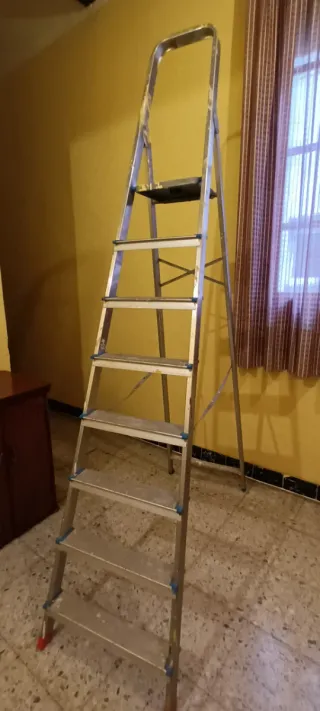 Escalera aluminio 7 peldaños