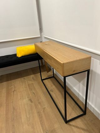 Consola de madera y metal con dos cajones